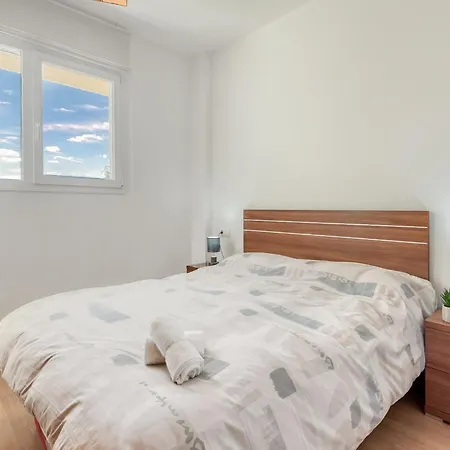 Διαμέρισμα Charming With Patio *