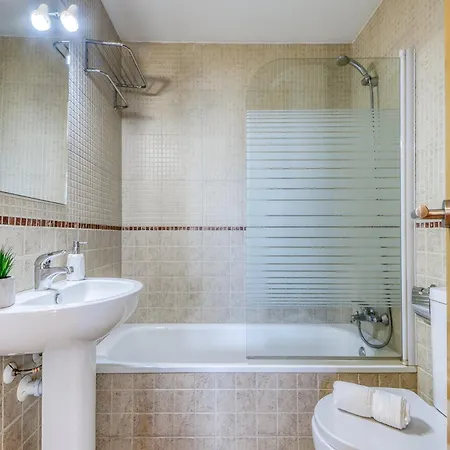 Charming With Patio * Ρόζες